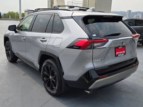 Used 2024 Toyota RAV4 SE w/ Convenience Package AWD/4WD image 5