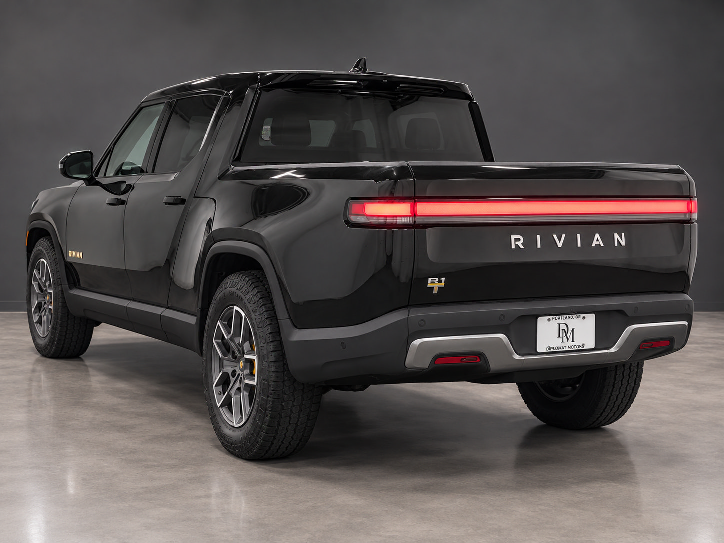 Used 2022 Rivian R1T Adventure AWD/4WD image 3