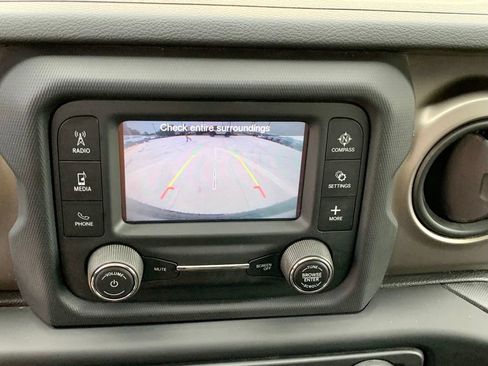 Used 2018 Jeep Wrangler Sport AWD/4WD image 32