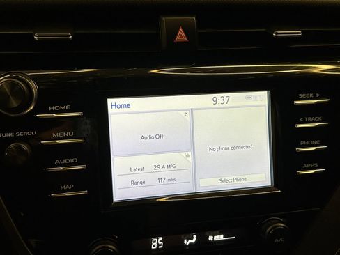 Used 2019 Toyota Camry SE FWD image 13