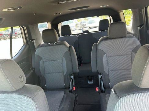 Used 2023 Chevrolet Traverse LT FWD image 37