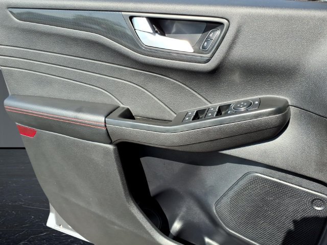 Used 2026 Ford Escape ST-Line AWD/4WD image 9