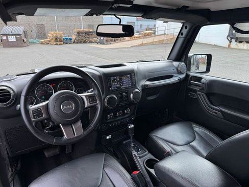 Used 2018 Jeep Wrangler Unlimited Sahara AWD/4WD image 29