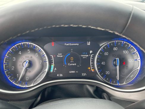 Used 2023 Chrysler Pacifica Touring-L FWD image 29