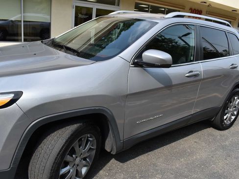 Used 2018 Jeep Cherokee Limited AWD/4WD image 54