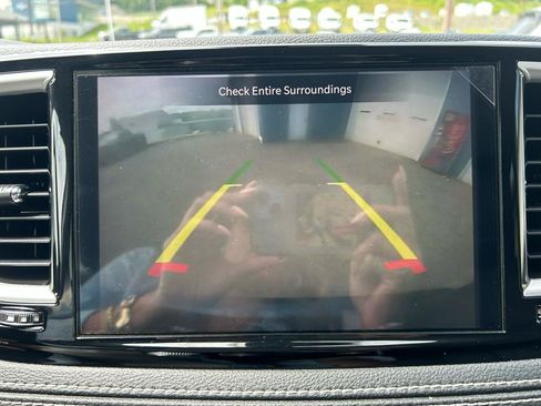 Used 2023 Chrysler Pacifica Touring-L FWD image 34