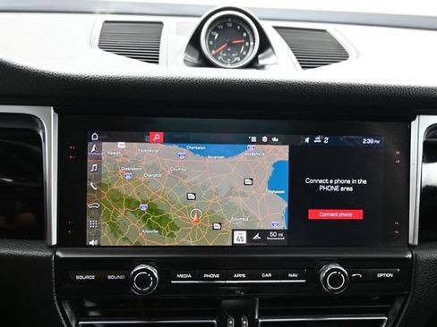 Used 2020 Porsche Macan AWD/4WD image 17