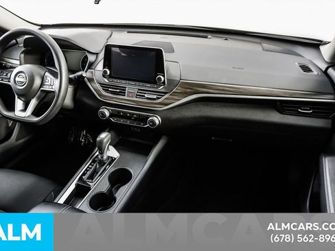 Used 2025 Nissan Altima 2.5 SV FWD image 21