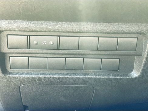Used 2024 Mitsubishi Outlander ES FWD image 11