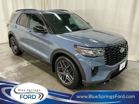 Used 2025 Ford Explorer ST AWD/4WD image 1