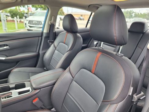Used 2025 Nissan Sentra SR w/ SR Premium Package FWD image 11