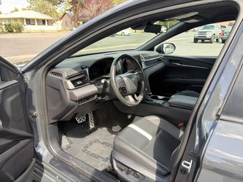 Used 2025 Toyota Camry SE FWD image 10