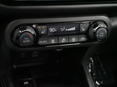 Used 2021 Nissan Kicks SR w/ SR Premium Package image 23