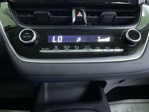 Used 2021 Toyota Corolla LE image 23