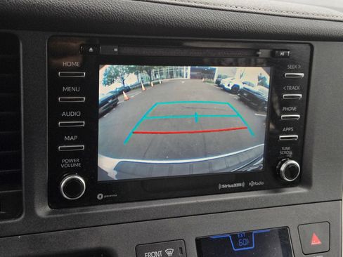 Certified 2020 Toyota Sienna XLE FWD image 14