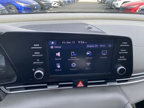 Certified 2023 Hyundai Elantra SE image 17