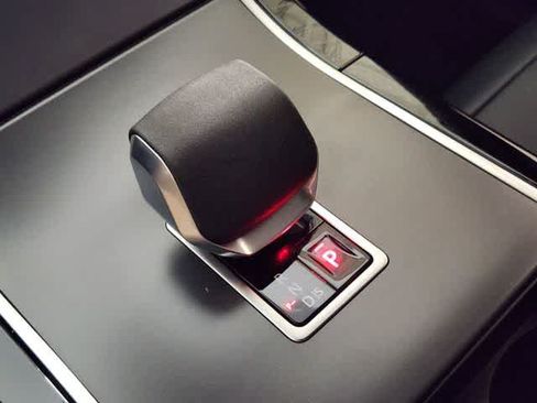 Used 2026 Land Rover Range Rover Velar S AWD/4WD image 19