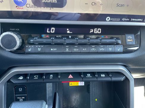 Used 2024 Toyota Tundra Limited AWD/4WD image 23