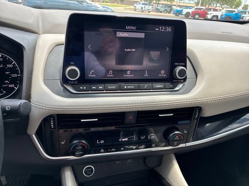 Used 2023 Nissan Rogue SL FWD image 15