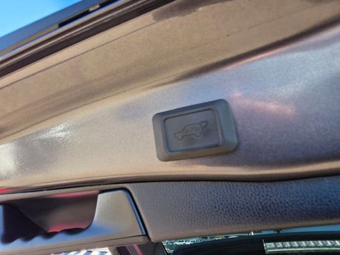 Used 2022 Toyota RAV4 XLE Premium image 12