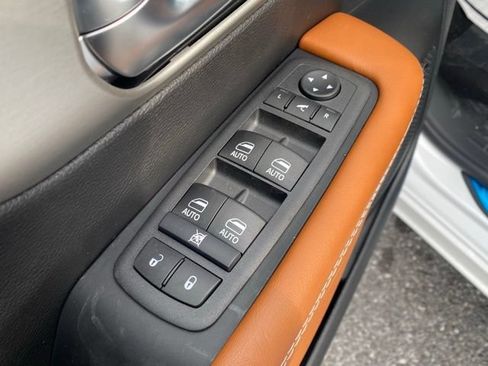 New 2026 Chrysler Pacifica Pinnacle AWD/4WD image 13