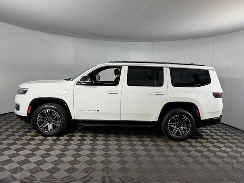 Used 2025 Jeep Wagoneer 4WD image 11