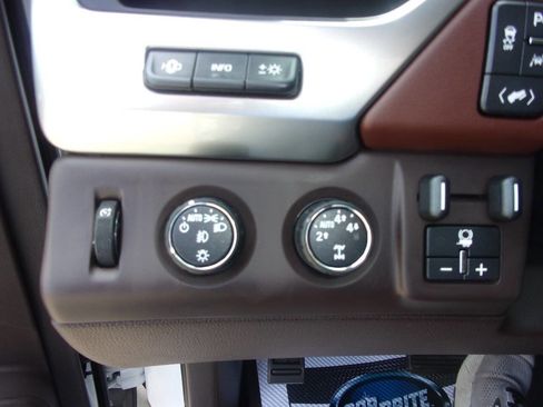 Used 2016 Chevrolet Suburban LTZ image 22