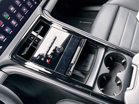 Used 2025 Porsche Panamera image 17