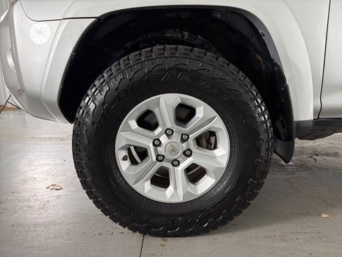 Used 2018 Toyota 4Runner SR5 Premium image 4