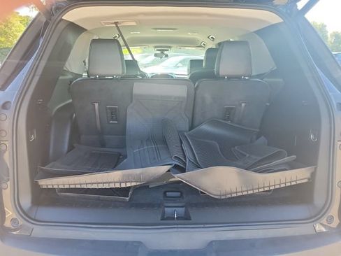 Used 2020 Chevrolet Traverse LT FWD image 32