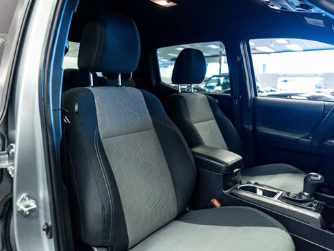 Used 2022 Toyota Tacoma TRD Off-Road w/ Technology Package image 15