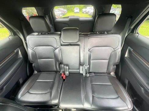 Used 2019 Ford Explorer Limited w/ Class III Trailer Tow Package FWD image 9