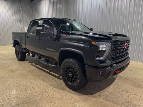 Used 2025 Chevrolet Silverado 2500 ZR2 w/ Technology Package AWD/4WD image 7