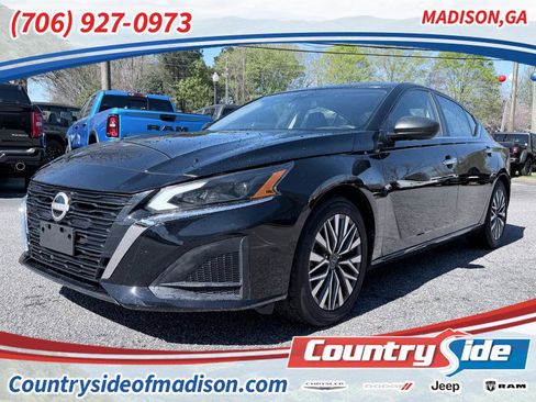 Used 2024 Nissan Altima 2.5 SV image 1