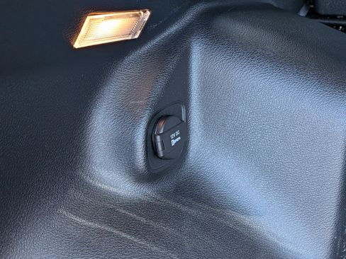Used 2019 Jeep Cherokee Latitude Plus AWD/4WD image 14