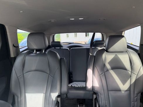 Used 2021 Buick Enclave Essence w/ Sport Touring Edition AWD/4WD image 20
