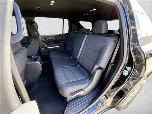 Used 2025 Chevrolet Traverse LT FWD image 28