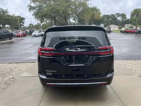 New 2026 Chrysler Pacifica Pinnacle image 6