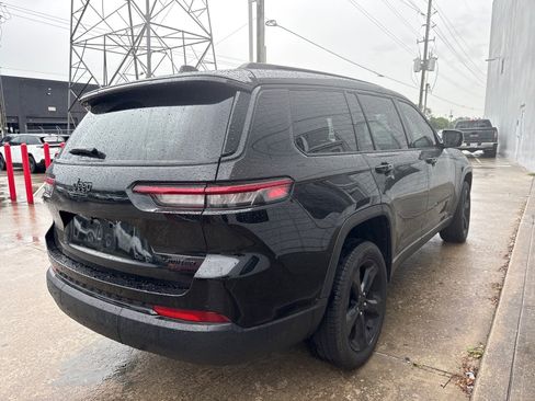 Used 2025 Jeep Grand Cherokee L Limited w/ Black Appearance Package image 9