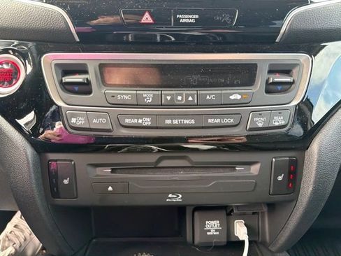 Used 2021 Honda Pilot Touring image 23