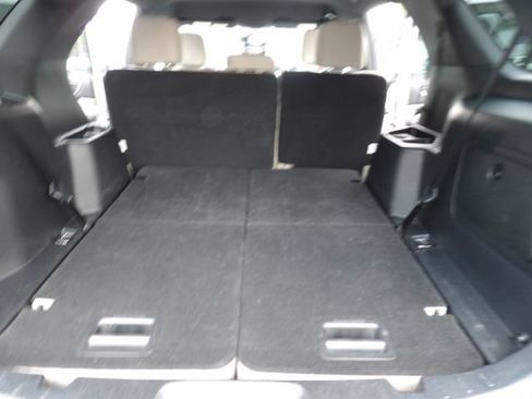 Certified 2018 Ford Explorer XLT AWD/4WD image 27