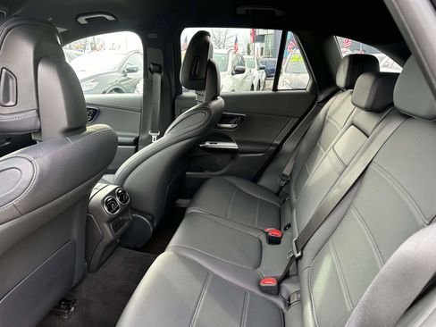 Used 2024 Mercedes-Benz GLC 300 4MATIC image 9