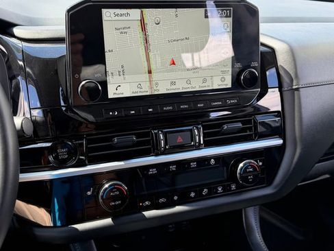 Certified 2025 Nissan Pathfinder SL image 18