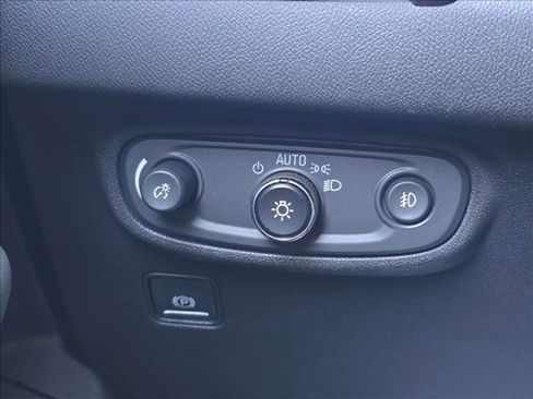 Certified 2023 GMC Terrain SLT image 20