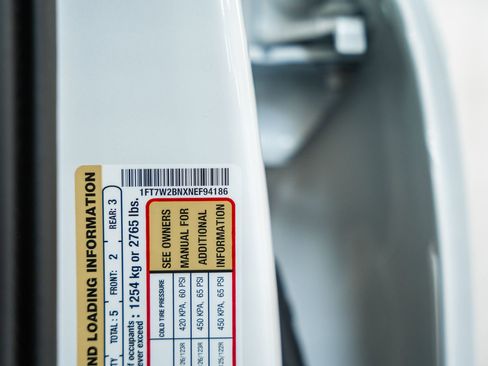 Certified 2022 Ford F250 Lariat w/ Black Appearance Package image 54