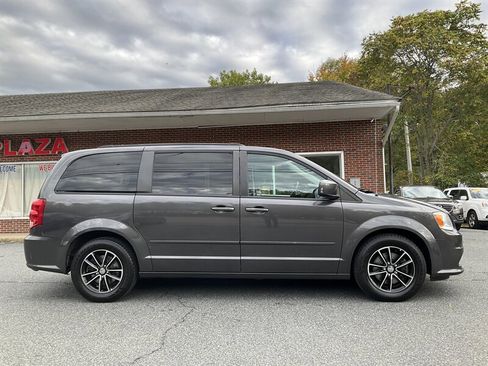 Used 2015 Dodge Grand Caravan SXT image 4