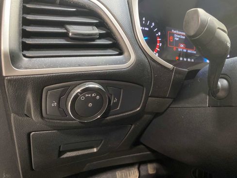 Used 2015 Ford Edge SEL image 24