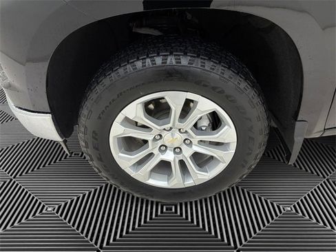 Used 2022 Chevrolet Silverado 1500 LTZ w/ LTZ Premium Package image 9