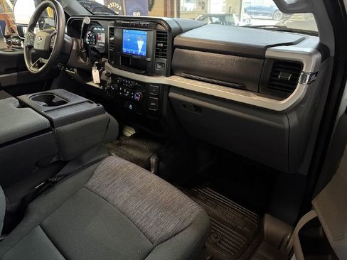 Used 2023 Ford F250 XLT w/ FX4 Off-Road Package image 12