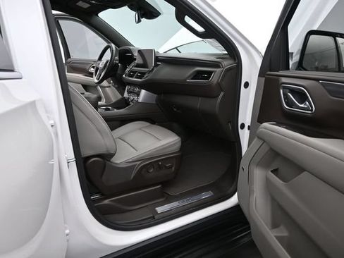 Used 2024 GMC Yukon XL SLT w/ SLT Luxury Package AWD/4WD image 19